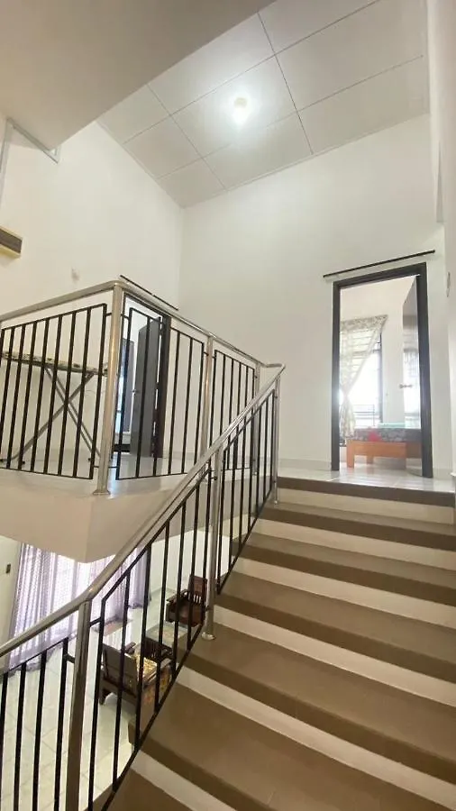 Jb Familia Homestay Джохор-Бару Дом отдыха